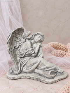 Smuteční anděl – keramika, 25 × 26 cm